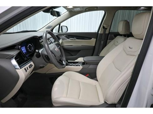 Used 2022 Cadillac XT6 Premium Luxury w/ Technology Package image 10