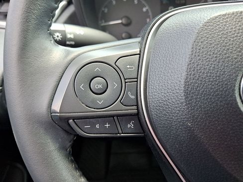 Used 2024 Toyota Corolla Cross LE AWD/4WD image 17
