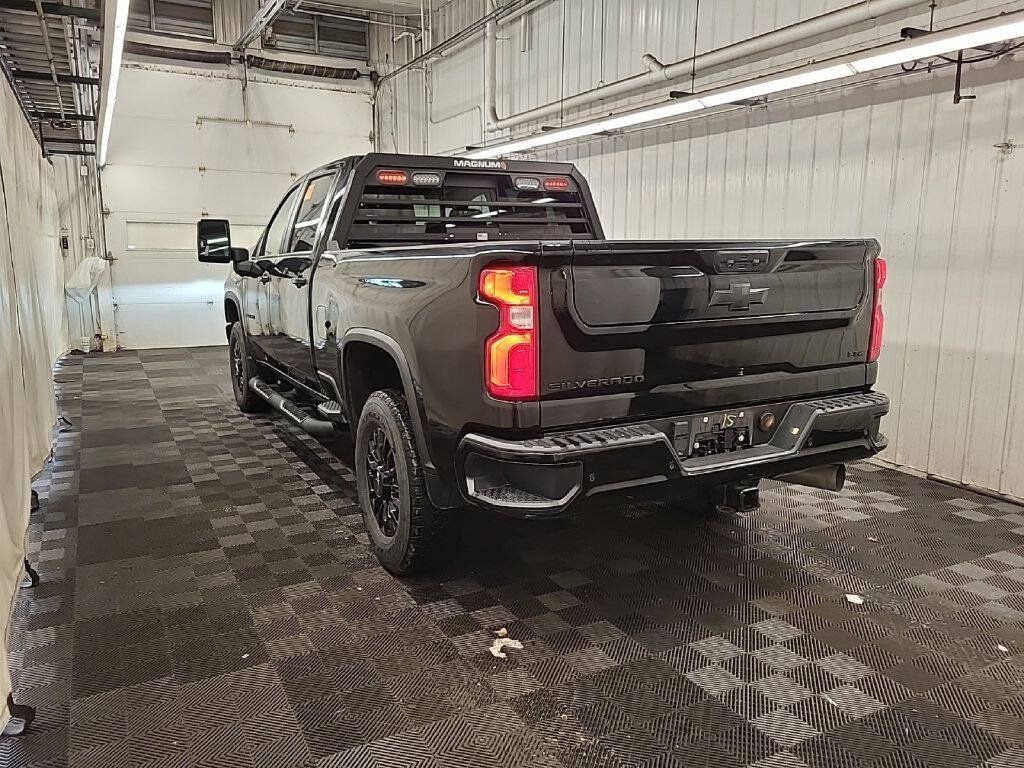 Used 2022 Chevrolet Silverado 2500 LTZ w/ LTZ Plus Package AWD/4WD image 2