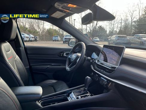 Used 2025 Jeep Compass Trailhawk image 37