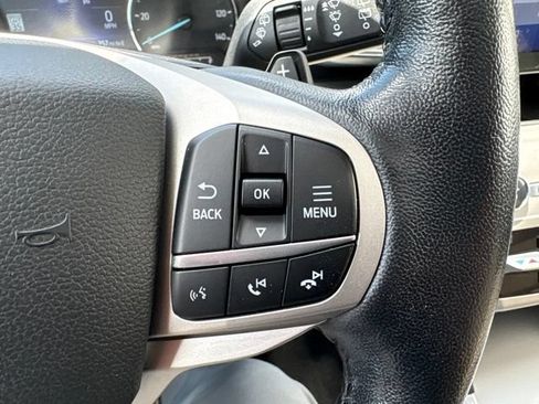 Used 2020 Ford Explorer XLT w/ Equipment Group 202A AWD/4WD image 18
