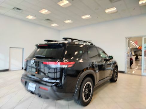 Used 2024 Nissan Pathfinder Rock Creek image 3