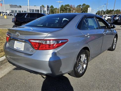 Used 2015 Toyota Camry LE image 11