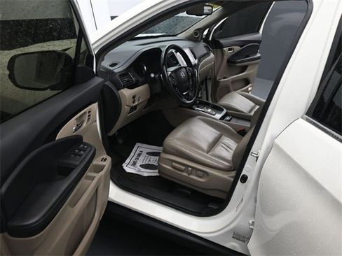 Used 2017 Honda Pilot Touring image 21