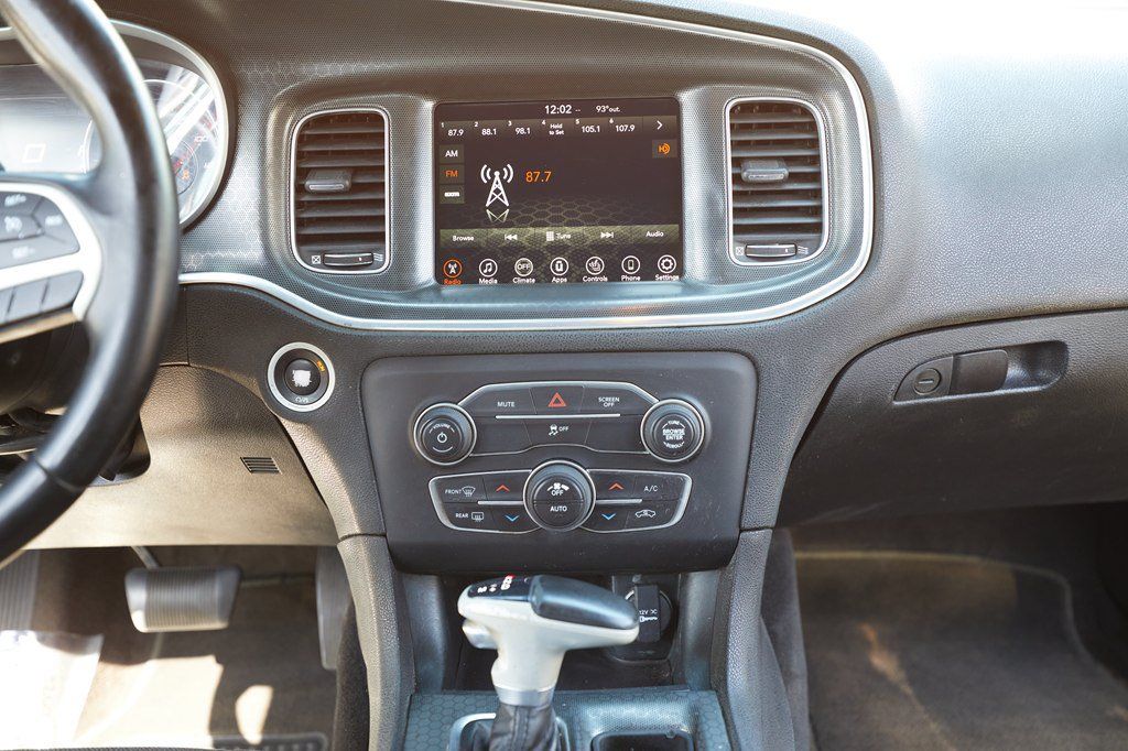Used 2017 Dodge Charger SXT RWD image 21