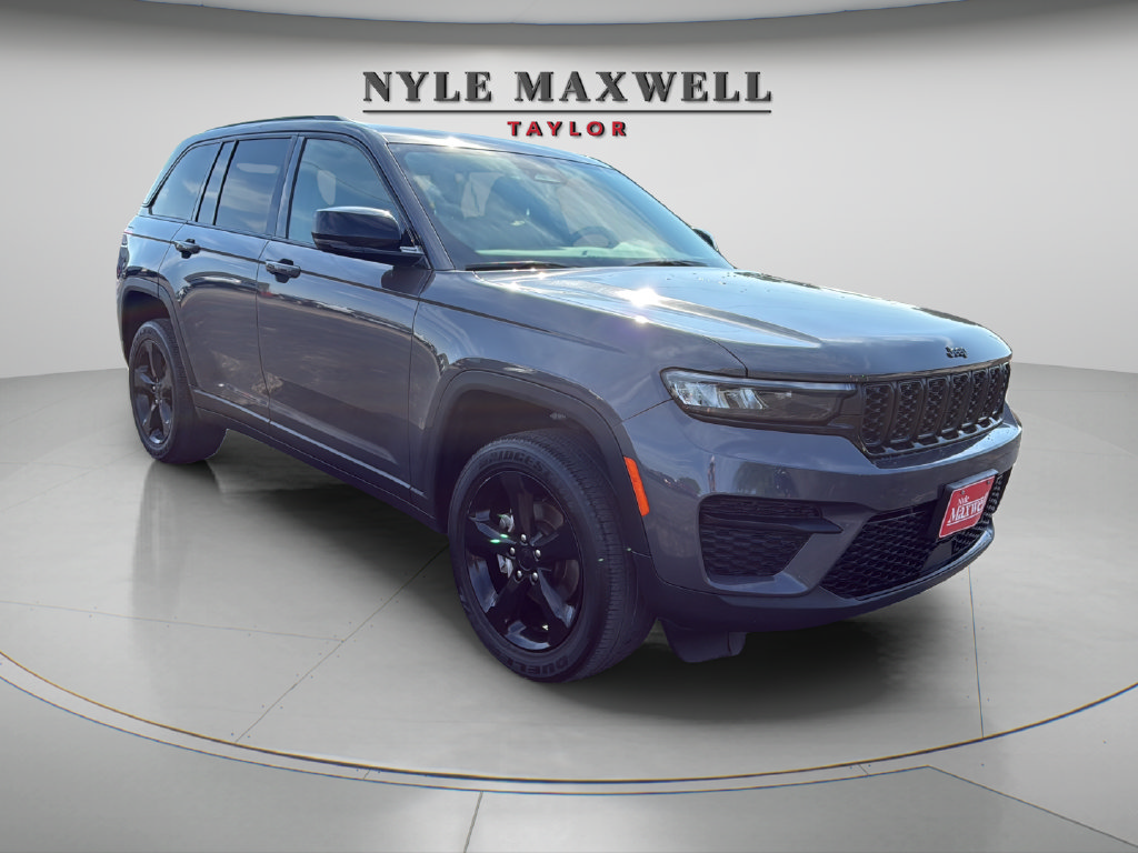 Used 2023 Jeep Grand Cherokee Altitude AWD/4WD image 14