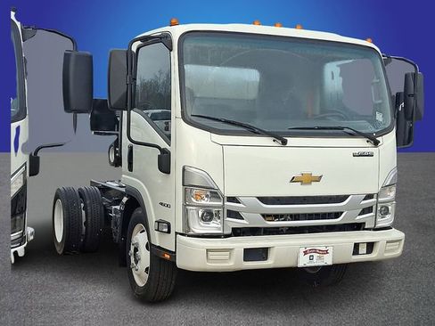 New 2024 Chevrolet Low Cab Forward image 3