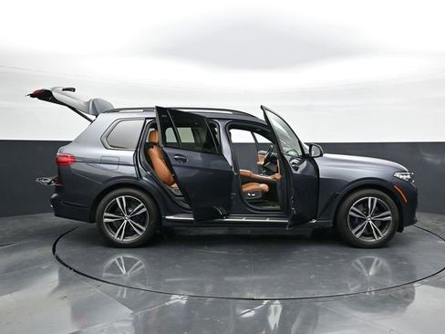 Used 2021 BMW X7 xDrive40i w/ M Sport Package AWD/4WD image 44