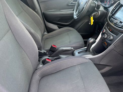 Used 2017 Chevrolet Trax LS FWD image 16