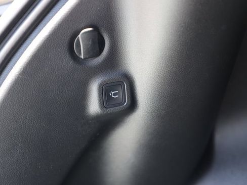Used 2023 Jeep Compass Latitude w/ Sun and Sound Group AWD/4WD image 10