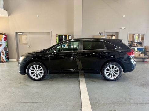 Used 2015 Toyota Venza LE FWD image 1