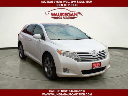 Used 2010 Toyota Venza AWD w/ Comfort Pkg image 3