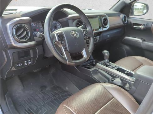 Used 2017 Toyota Tacoma Limited image 9