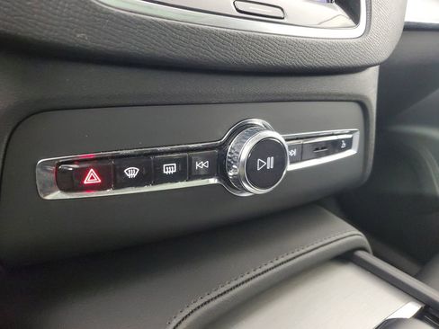 Certified 2025 Volvo XC90 B5 Core AWD/4WD image 32