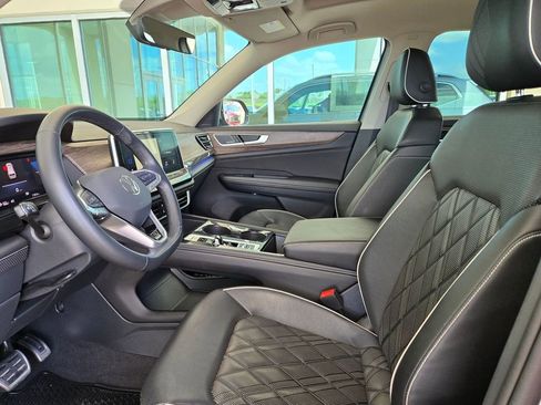 Used 2025 Volkswagen Atlas SEL Premium R-Line image 9