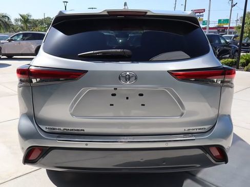 Used 2020 Toyota Highlander Limited FWD image 5