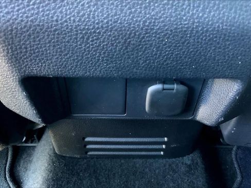 Used 2025 Toyota Tacoma SR image 33