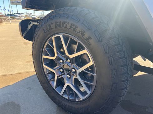 Used 2024 Jeep Wrangler Sahara image 23