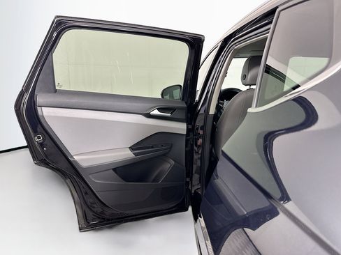 Used 2022 Volkswagen Taos SE w/ Driver Assistance Package image 25