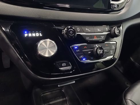 Used 2026 Chrysler Pacifica Select FWD image 24