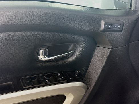 Used 2019 Nissan Titan SL w/ Chrome Package AWD/4WD image 24