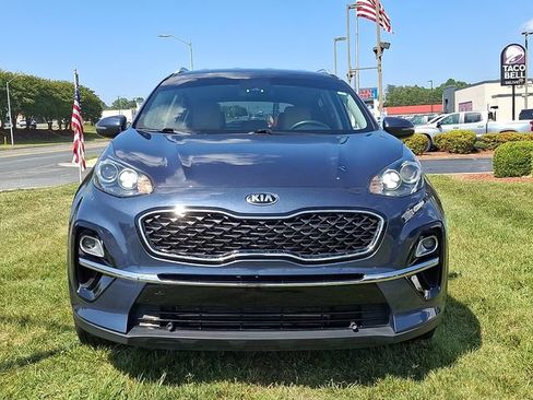Used 2020 Kia Sportage EX FWD image 2