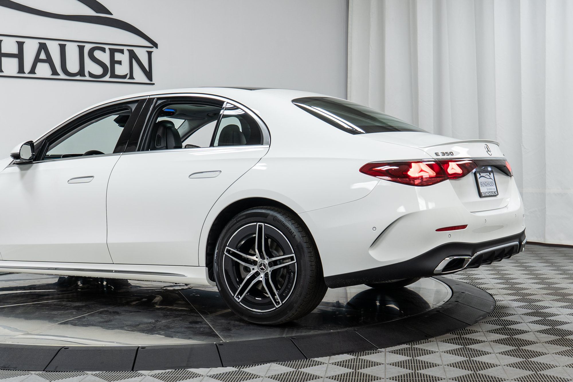 Used 2025 Mercedes-Benz E 350 4MATIC Sedan image 31