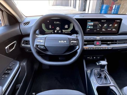 Used 2025 Kia K4 FWD image 5