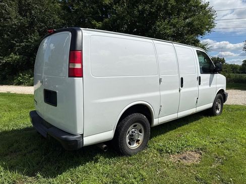 Used 2015 Chevrolet Express 2500 RWD image 6