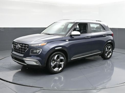 Used 2023 Hyundai Venue Limited w/ Cargo Package image 5