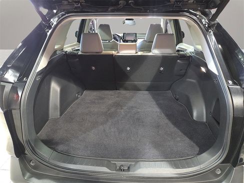 Certified 2022 Toyota RAV4 XLE Premium image 8