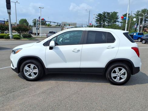 Used 2020 Chevrolet Trax LS w/ Tint and Cruise Package AWD/4WD image 2