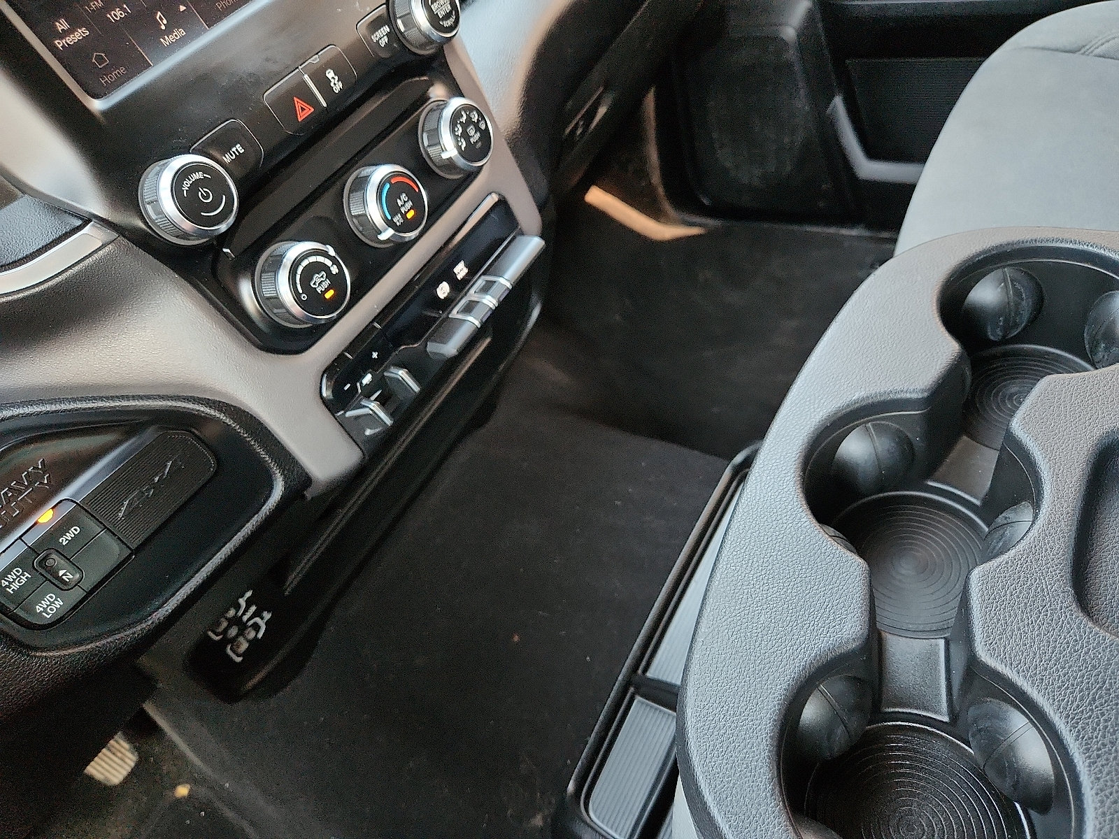 Used 2024 RAM 3500 Big Horn AWD/4WD image 20
