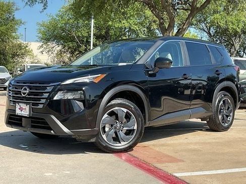 Used 2025 Nissan Rogue SV FWD image 2