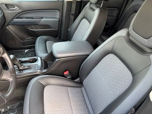 Used 2018 Chevrolet Colorado Z71 AWD/4WD image 6