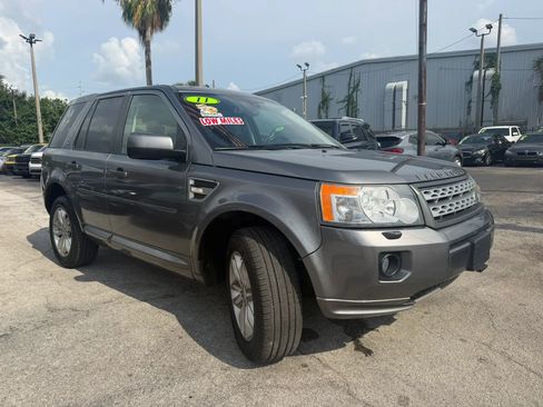 Used 2011 Land Rover LR2 HSE AWD/4WD image 3