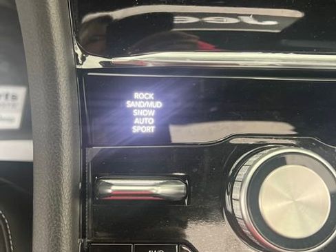 Used 2023 Jeep Grand Cherokee Overland image 28