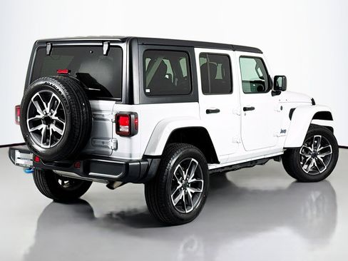 Used 2024 Jeep Wrangler Unlimited w/ Convenience Group AWD/4WD image 12