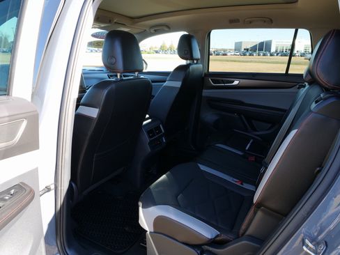 Used 2024 Volkswagen Atlas Peak Edition SE image 17