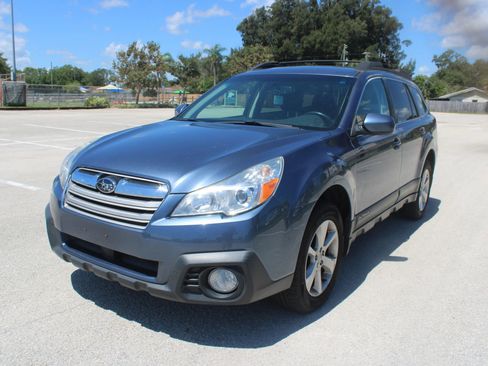Used 2013 Subaru Outback 2.5i Premium w/ Popular Pkg 1B AWD/4WD image 2