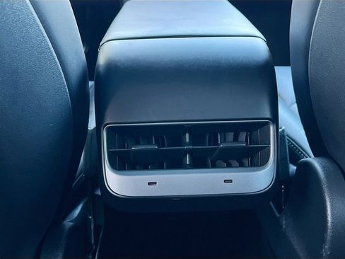 Used 2022 Tesla Model Y Performance image 24