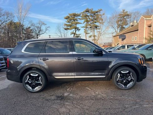 New 2025 Kia Telluride S image 4