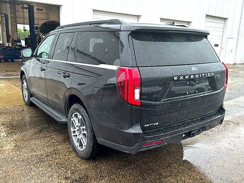 Used 2025 Ford Expedition Active AWD/4WD image 4