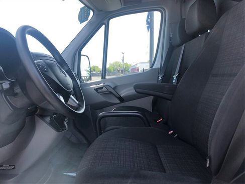 Used 2018 Mercedes-Benz Sprinter 2500 image 9