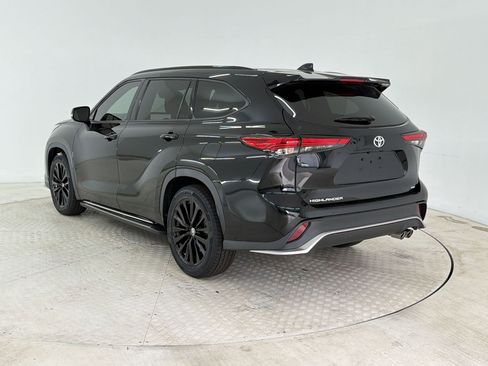 Used 2023 Toyota Highlander XSE image 3