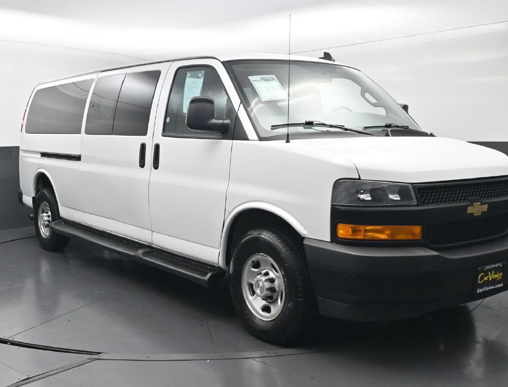 Used 2023 Chevrolet Express 3500 LS RWD image 3