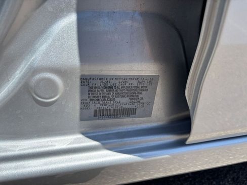 Used 2025 Nissan Versa SV FWD image 27