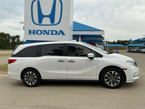 Used 2024 Honda Odyssey EX-L image 2
