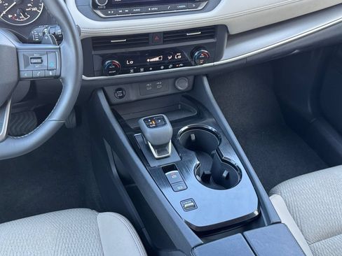 Used 2025 Nissan Rogue SV FWD image 43