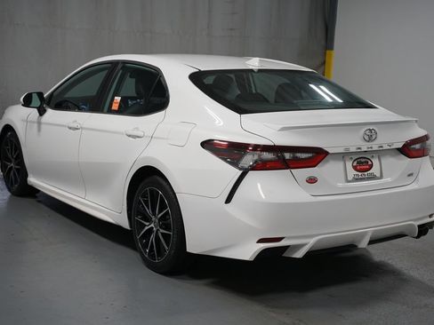 Used 2021 Toyota Camry SE FWD image 6